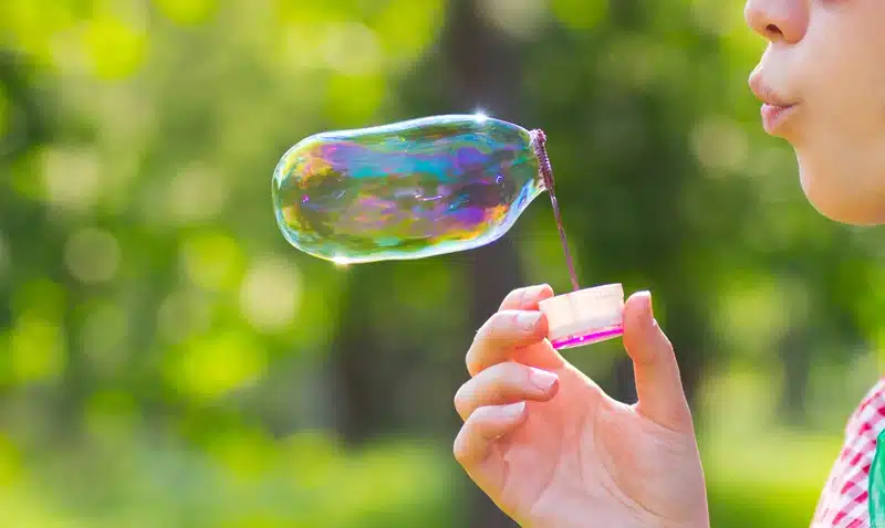 Les secrets scientifiques derrière le phénomène cela fait des bulles