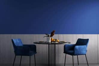 chaise moderne dans une salle à manger élégante et lumineuse